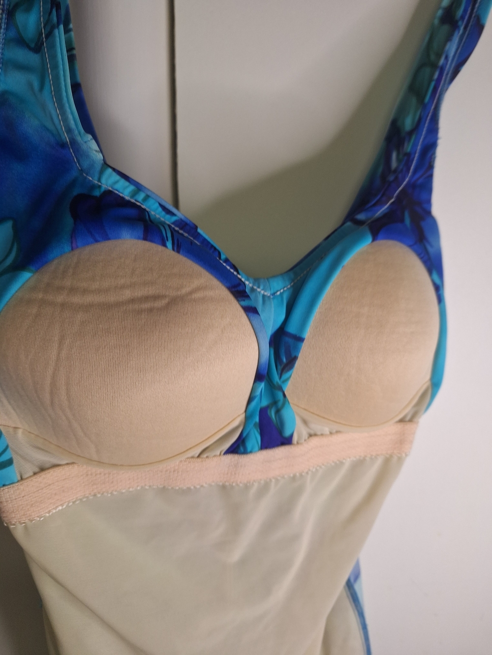 Cove Turquoise and Blue Tropical-Print Roushed Front One Piece Swim Suit Size 10 - Picture 9 of 10